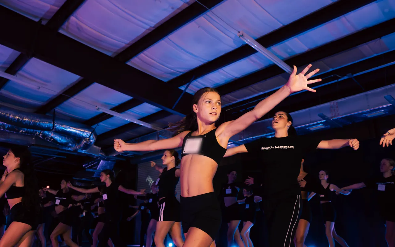 A full room running choreography, shot from the floor